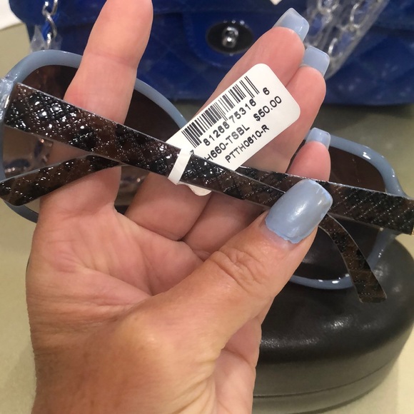 Super gorgeous Ellie tahari sunnies by viviglam 😎 - Picture 13 of 16